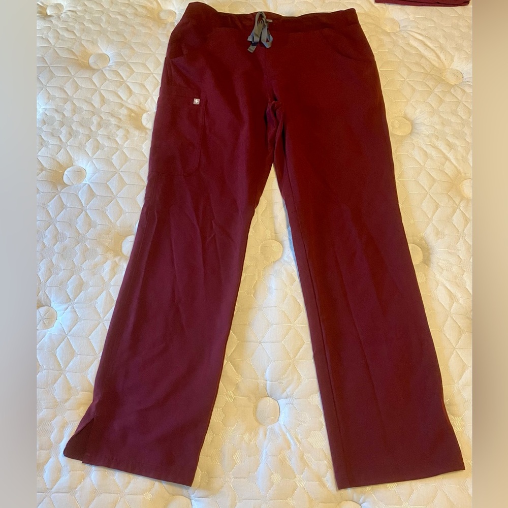 Figs Cargo Scrub Pants - Like New!